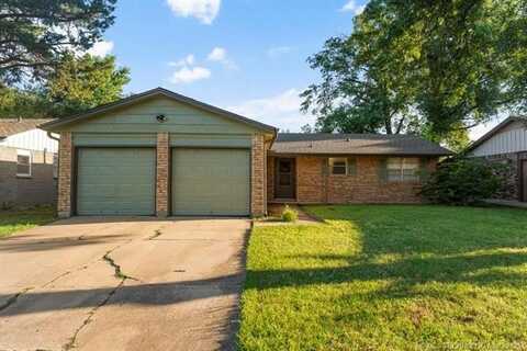 10807 E 33rd Place, Tulsa, OK 74146