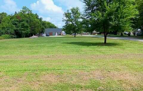 720 E 3rd Street, Dewey, OK 74029