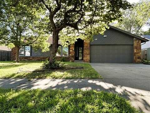 200 S Indianwood Avenue, Broken Arrow, OK 74012
