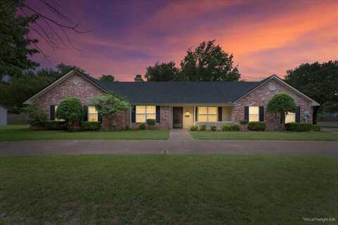 701 S Tyler Street, Mc Gregor, TX 76657