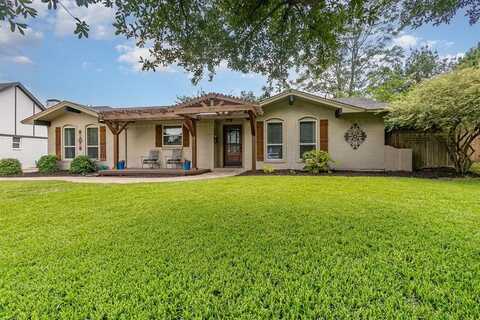 317 Oakcrest Drive, Richardson, TX 75080
