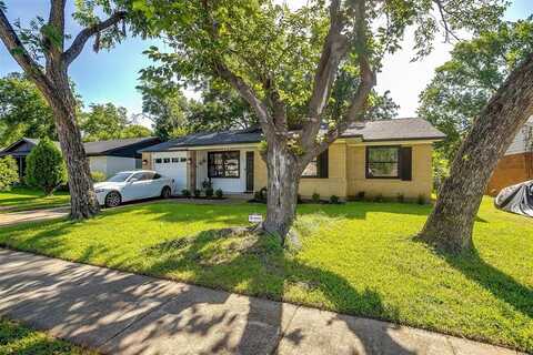 1725 Emerald Street, Grand Prairie, TX 75051