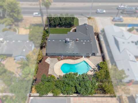 2441 Chestnut Avenue N, Fresno, CA 93703