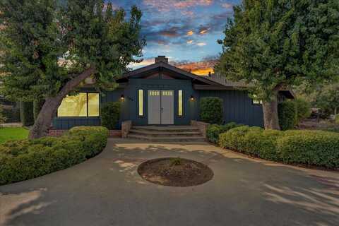 798 Pepper Street N, Woodlake, CA 93286