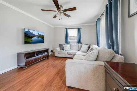 23 Bromley Place, Bloomfield, NJ 07003