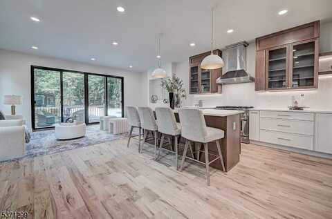 86 Watchung Ave, Montclair, NJ 07043