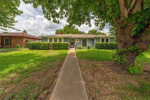 813 Cherry Hills Drive, Lancaster, TX 75134