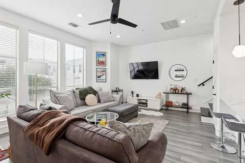 2100 N Fitzhugh Avenue, Dallas, TX 75204