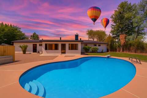 336 ENCHANTED VALLEY Place NW, Los Ranchos, NM 87107