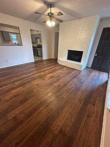 2017 Oakwood Court, Arlington, TX 76012