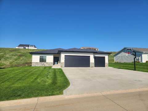 1227 BLACKHAWK CT, Hinton, IA 51024