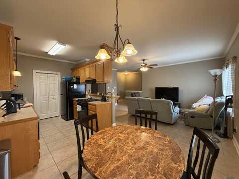 828 Meadow Bend Dr, Baton Rouge, LA 70820