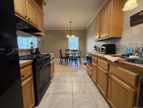 828 Meadow Bend Dr, Baton Rouge, LA 70820