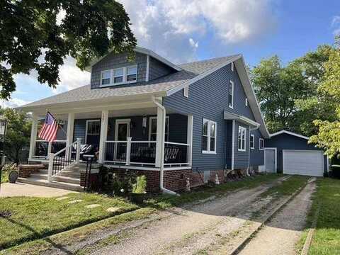 127 W. Briggs, Roodhouse, IL 62082
