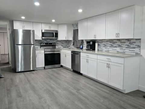178 4th St East, Nokomis, FL 34275