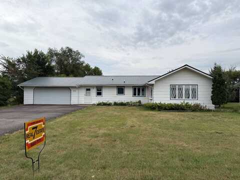 225 1st St. SW, Leeds, ND 58346