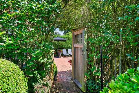 16 Miller Lane, East Hampton, NY 11937