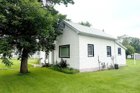 208 4th Ave NE, Clark, SD 57225