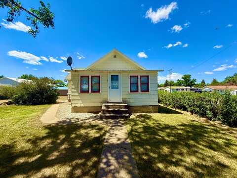 310 3rd St E, Chester, MT 59522