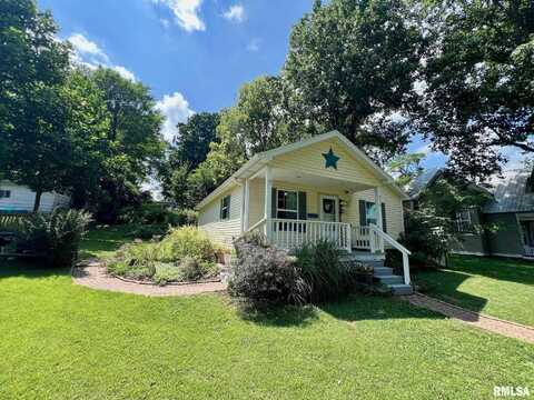 217 S 9TH Street, Petersburg, IL 62675