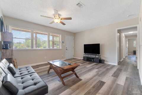 8 Goodman Ln, Pensacola, FL 32506