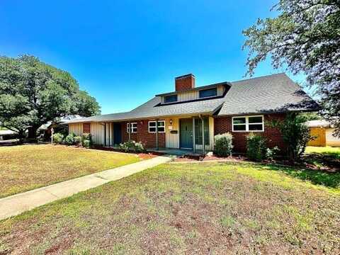 1506 Crescent Dr, Sweetwater, TX 79556