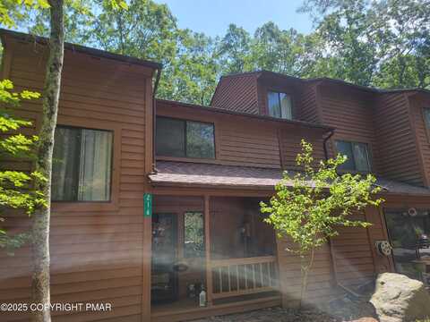 216 Falls Circle, Bushkill, PA 18324