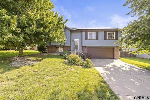 205 Sea Pines Drive, Papillion, NE 68133