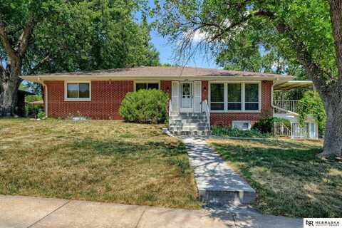 5746 Lenox Avenue, Lincoln, NE 68510