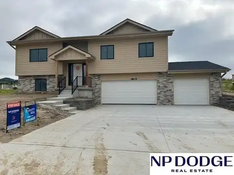 3817 Appaloosa Drive, Elkhorn, NE 68022