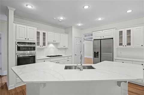 1021 Oakpointe Place, Dunwoody, GA 30338
