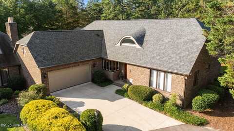 4 Chalford Place, Pinehurst, NC 28374