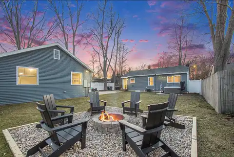 1105 Hazel Street, South Haven, MI 49090