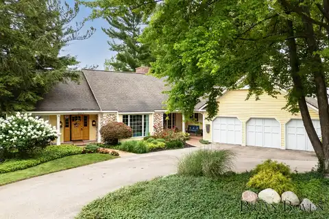 2615 Greentree Drive SE, Grand Rapids, MI 49546