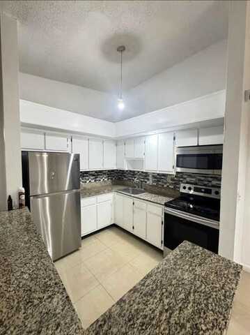 18815 NW 62nd Ave, Hialeah, FL 33015