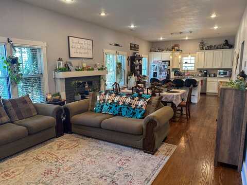220 Preacher Roe Boulevard, West Plains, MO 65775