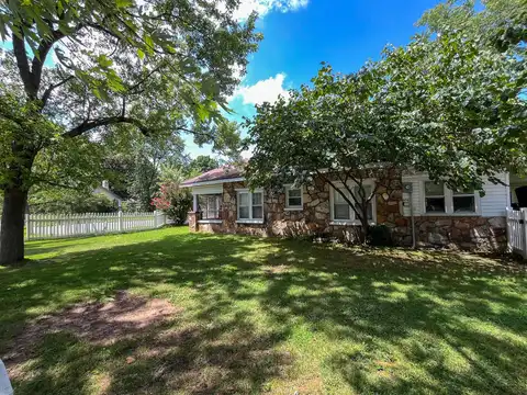 220 Preacher Roe Boulevard, West Plains, MO 65775