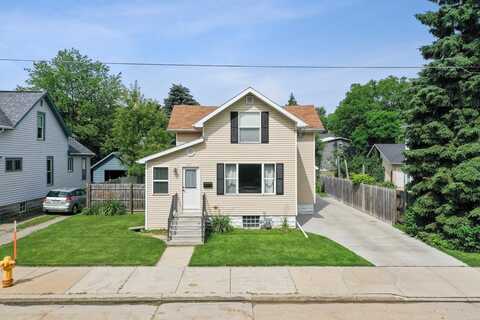 533 BOWEN Street, OSHKOSH, WI 54901