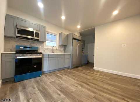 223 John St, Elizabeth, NJ 07202