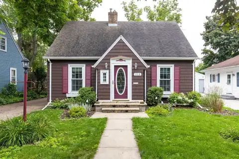 213 W PARKWAY Boulevard, APPLETON, WI 54911