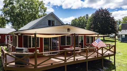 215 BIRCH Drive, IOLA, WI 54945