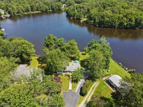 63 W Shore Dr, Hampton, NJ 07860