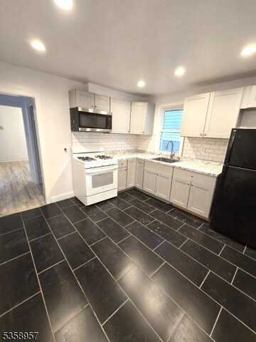 14 Triton Ter, Newark, NJ 07104
