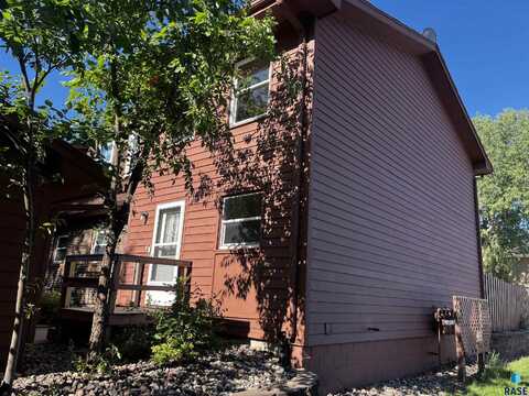1811 S Marday Ave, Sioux Falls, SD 57103