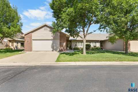 8206 S Brenda Pl, Sioux Falls, SD 57108