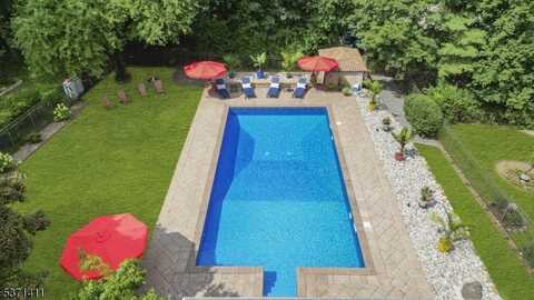 8 Crosby Ln, Oakland, NJ 07436