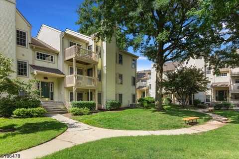 15 Evergreen Dr, Clifton, NJ 07014
