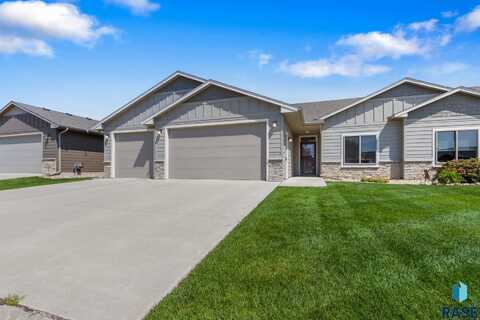 2730 E Meadowside Pl, Sioux Falls, SD 57108
