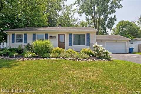 705 Richard Street, Holly, MI 48442