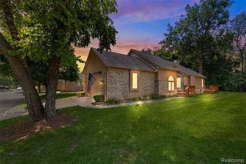 35213 Knollwood Lane, Farmington, MI 48335